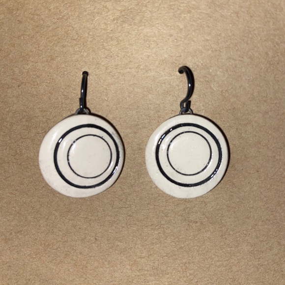 NEW- Cream & Black Circle Design Artisan Earrings - Picture 2 of 2